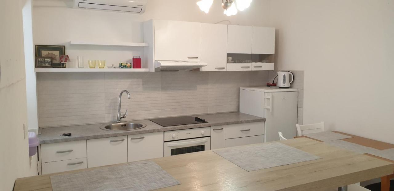 Ulica Dvori Narca 12 Apartment 4+2 Per. Baska  Exterior photo